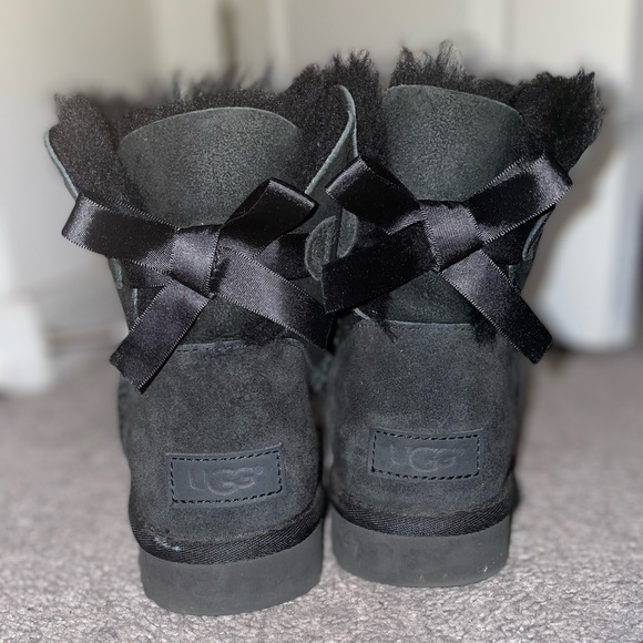 Black mini Bailey Bow Ugg’s - Picture 1 of 2